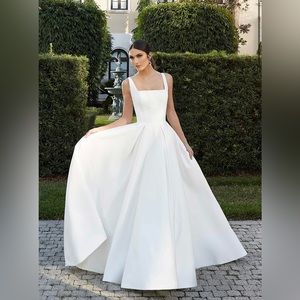 Flavia Wedding Dress, Ivory, size 10, A Line Ballgown